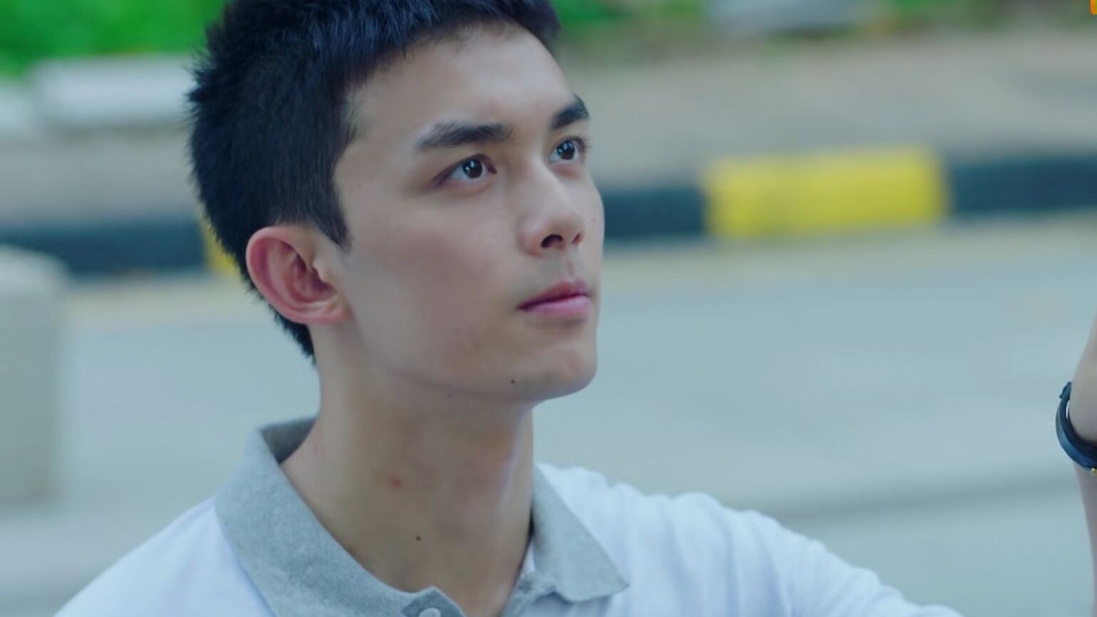 《穿越火线》肖枫劝慰安蓝,路小北用美人计,俩个都是撩妹高手